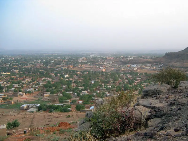 File:Hilltop view over BamakoE.jpg