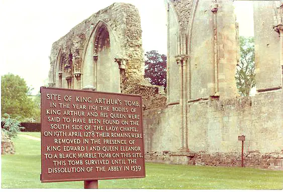File:KingArthurTombsite.jpg