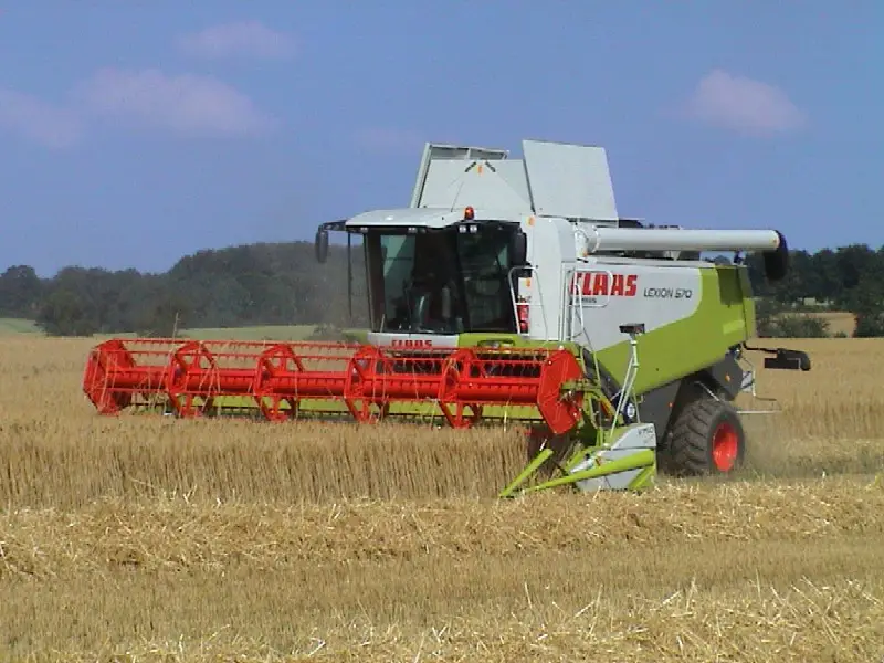File:Claas-lexion-570-1.jpg