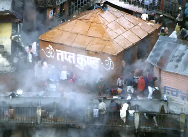 File:Badrinath-taptkund.jpg