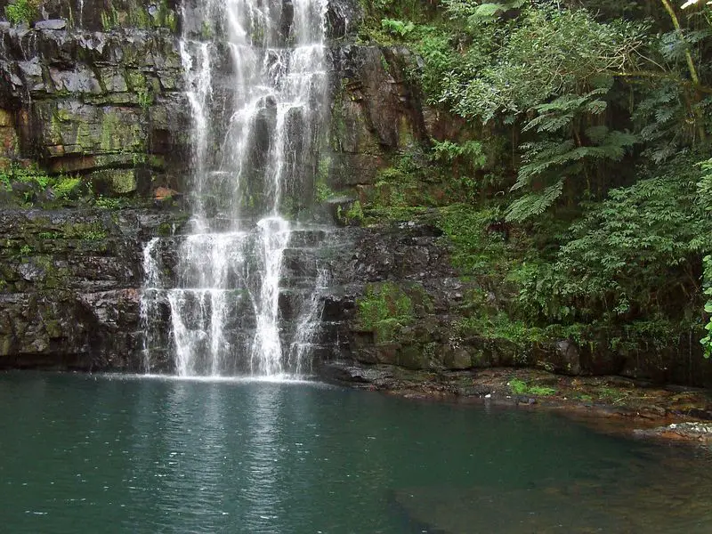 File:Salto cristal - yvykui - paraguay - 2005-04-23.jpg