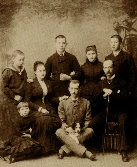 File:Greek Royal Family II.jpg