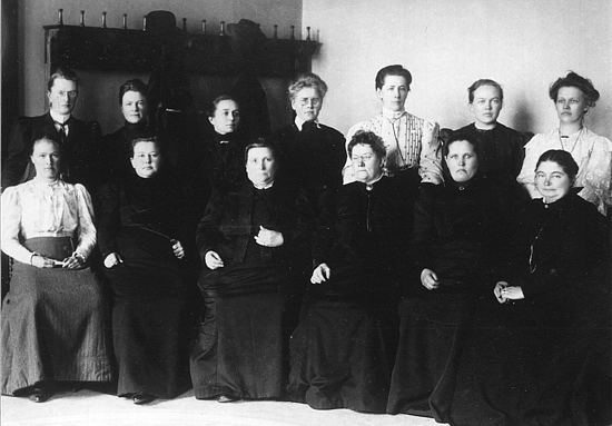 File:Women in Finnish Parliament (1907).jpg