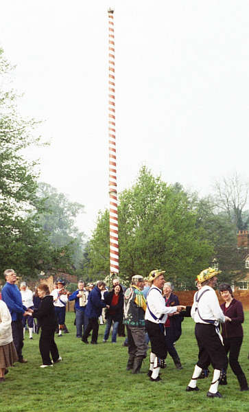 File:Ickwell-Maypole05.jpg