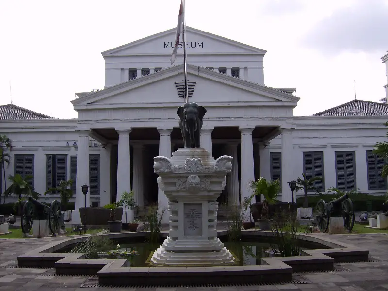 File:Museum Nasional Indonesia.jpg