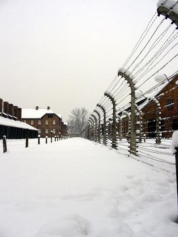 File:Auschwitz-2.jpg