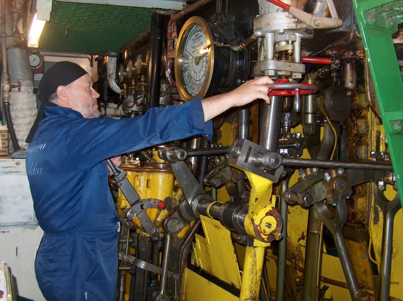 File:SS Ukkopekka steam engine.jpg