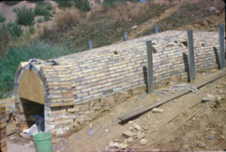 File:Anagama kiln being built.jpg