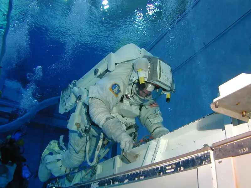 File:NASA Neutral Buoyancy Laboratory Astronaut Training.jpg