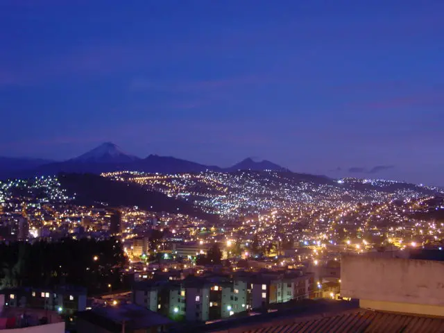 File:Quito dusk.jpg