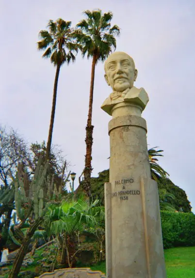File:Pirandello.jpg