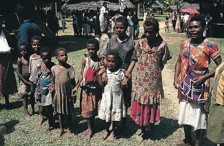 File:Village people in Papua New Guinea.jpg
