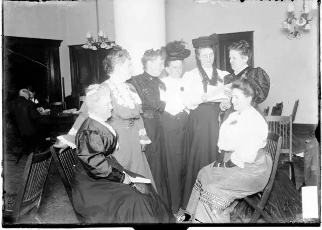 File:Seven spiritualists 1906.jpg