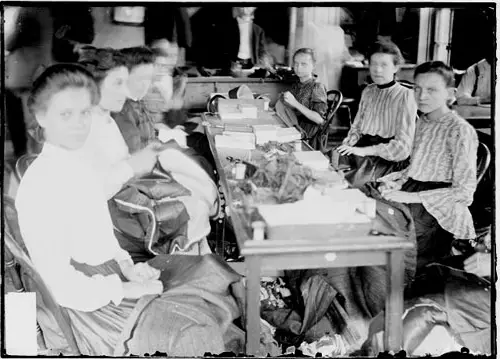 File:1903sweatshopchicago.jpg