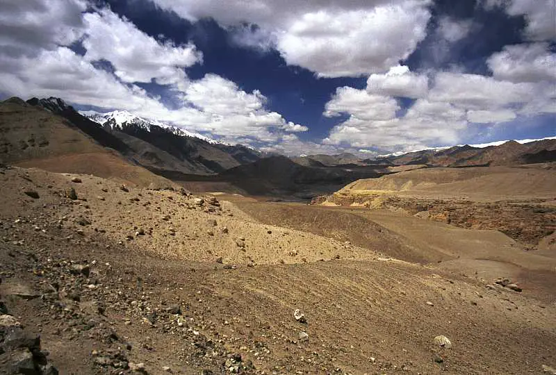 File:Moon desert in ladakh 001.jpg