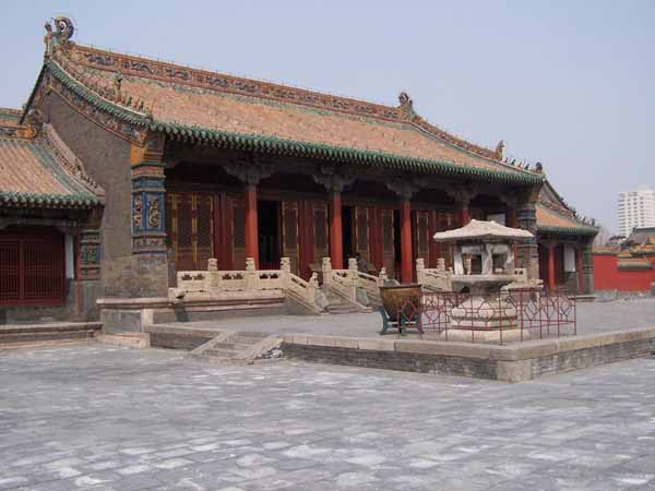 File:Mukden palace Chongzheng Hall 04.jpg