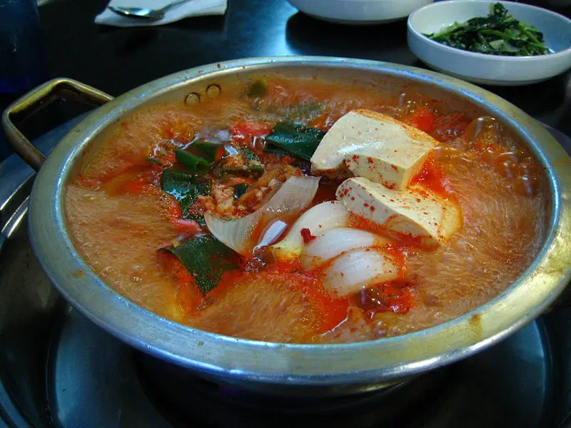 File:Korean.food-kimchi.jjiggae-01.jpg