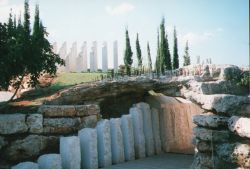 Yad Vashem.jpg
