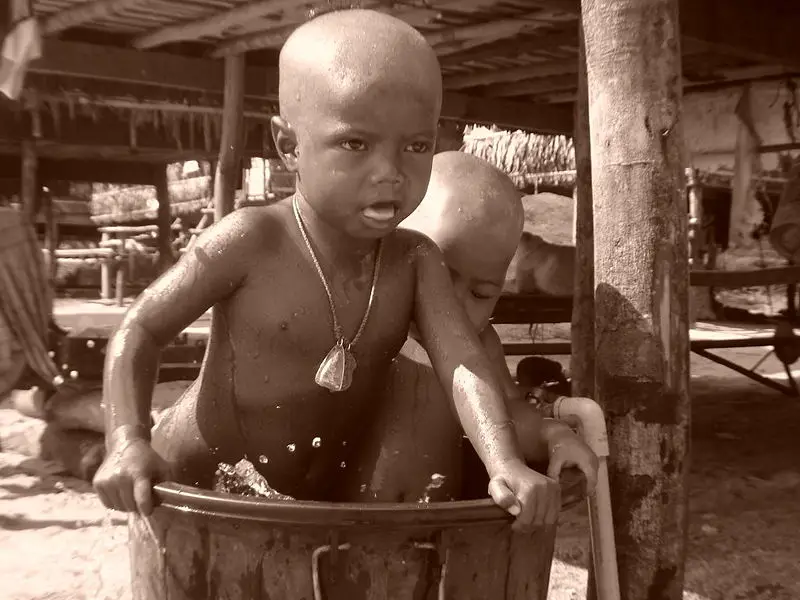 File:Moken kids.jpg
