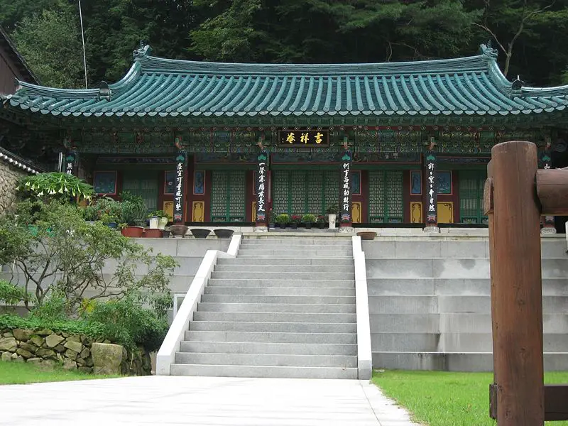 File:Donghaksa main.jpg
