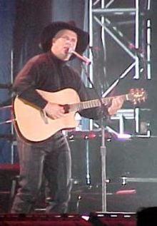 Garth Brooks in 2000 at a Washington DC concert