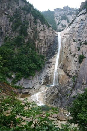 Nine Dragons Waterfall on Kŭmgangsan