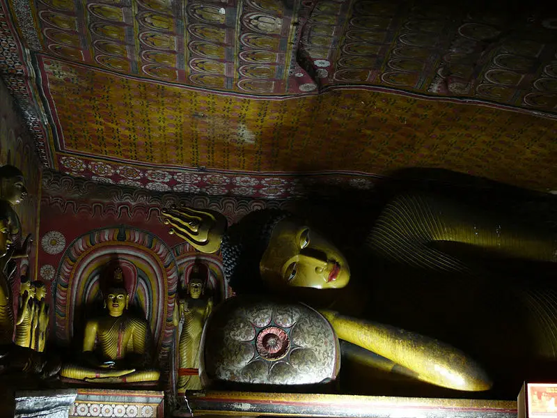 File:Dambulla-buddha.jpg