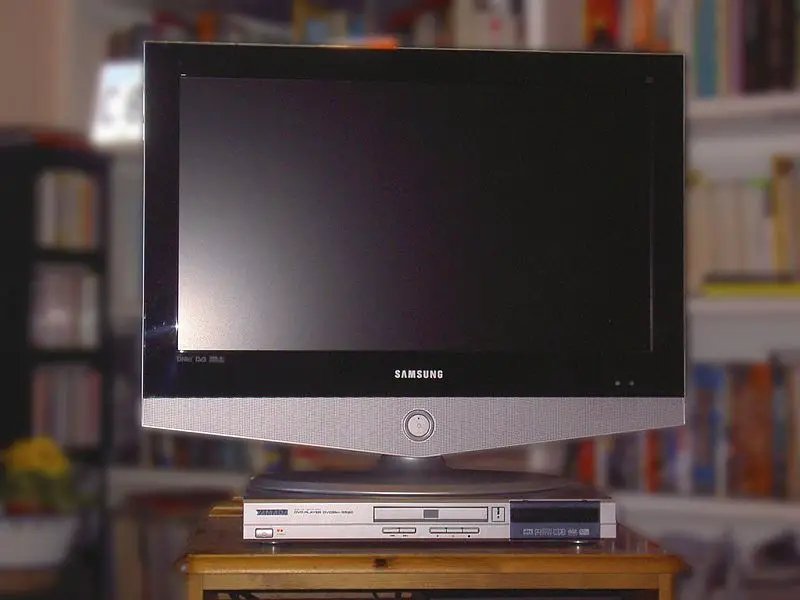 File:Hd tv samsung LE26R41BD.jpg
