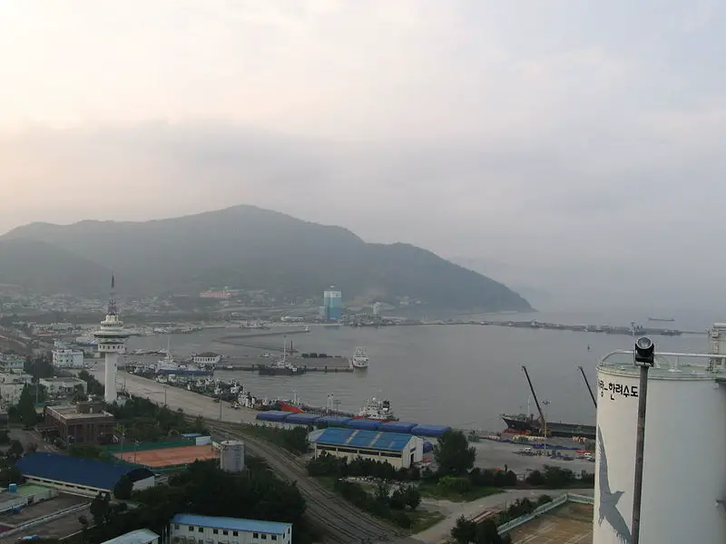 File:Port of Yeosu.jpg