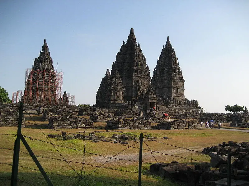 File:Rehabilitation of Prambanan temple.JPG