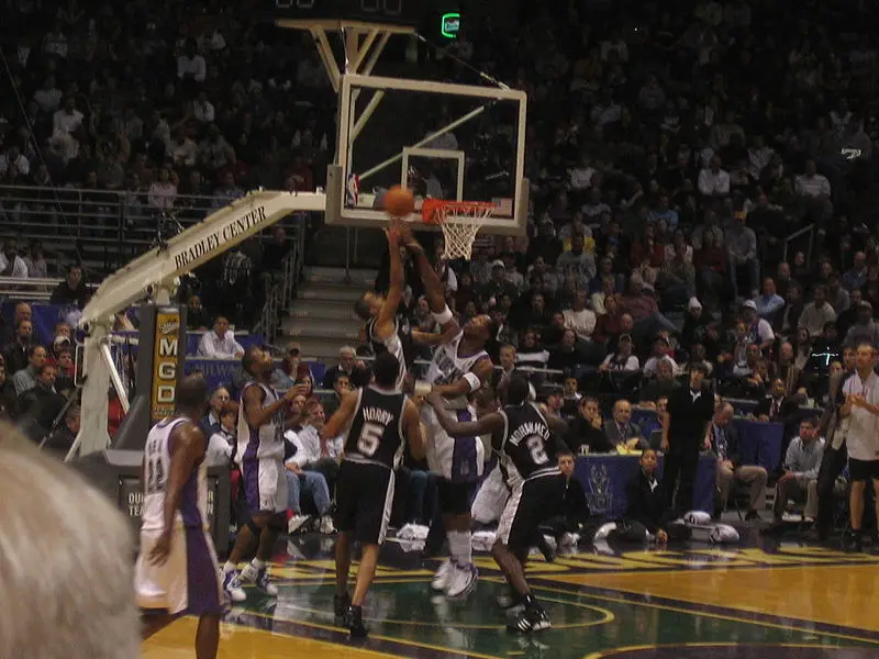 File:Tony parker layup.jpg