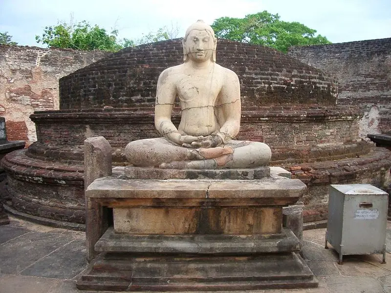 File:Polonnaruwa-temple20.jpg