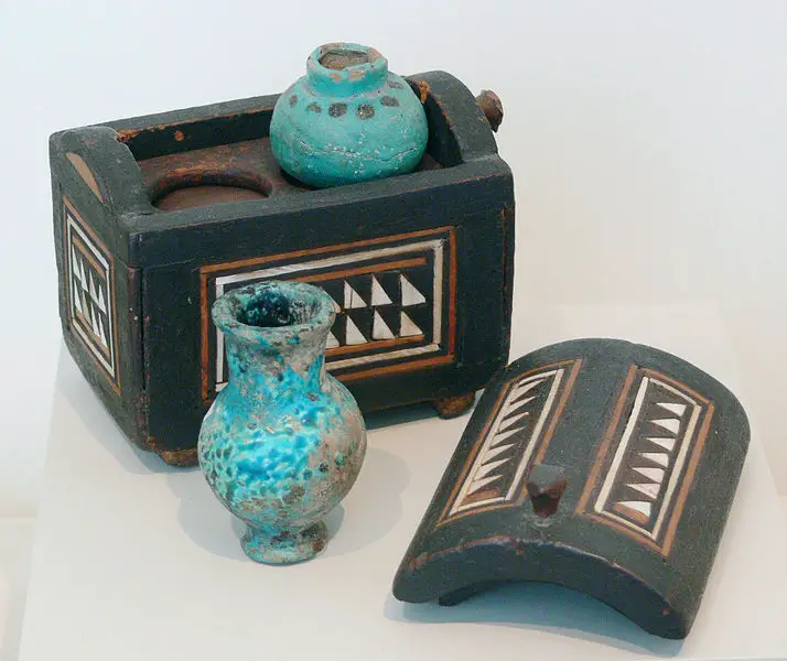 File:Cosmetics case Egypt.jpg