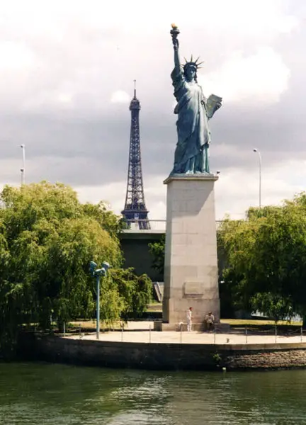 File:Paris.seine.liberty.500pix.jpg