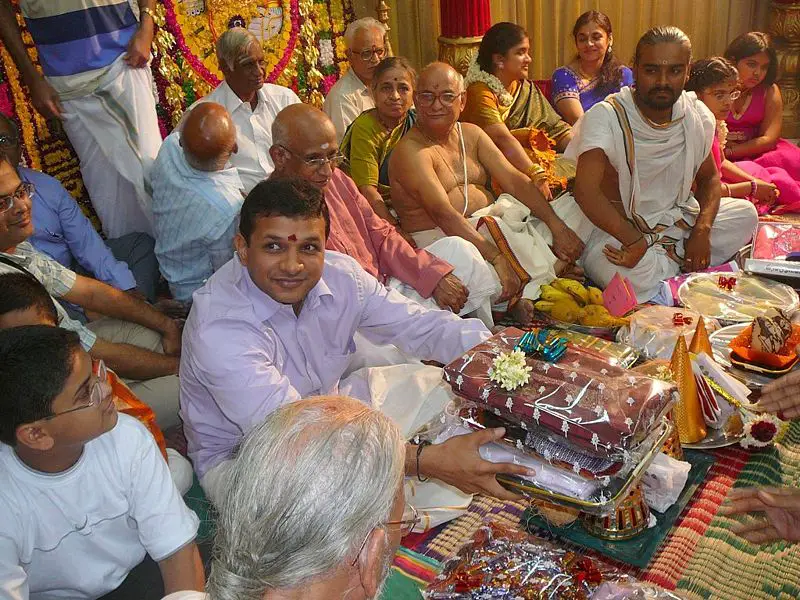 File:Gift giving ceremony.jpg