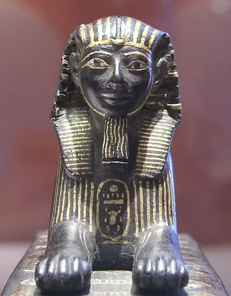 File:Louvre 042005 06.jpg