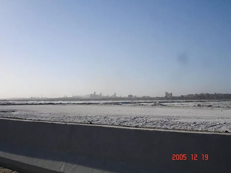 File:Salt refining-Lake Mariout.JPG
