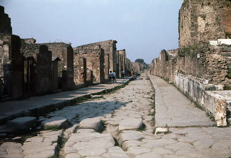 File:Pompeii Road.jpg