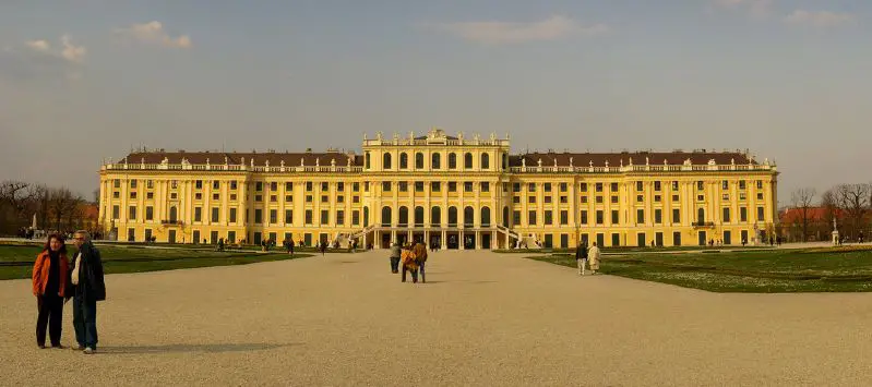 File:Schloß Schönbrunn.jpg