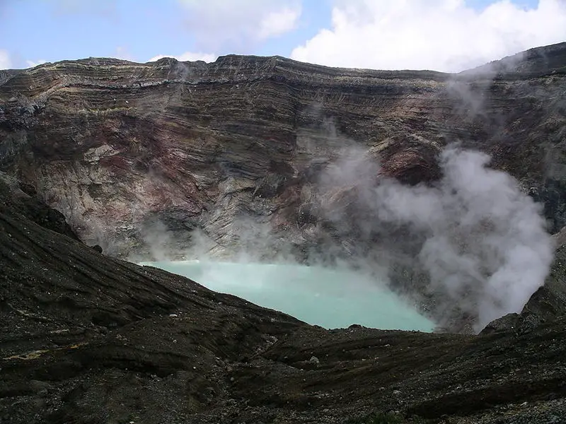 File:MountAso Nakadake crater.jpg