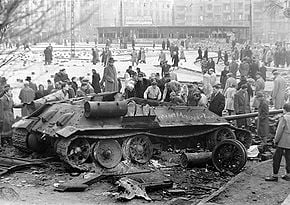 A destroyed SU-85 self-propelled gun at the Móricz Zsigmond Square