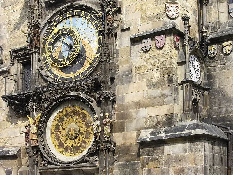 File:Prag rathausturm uhr.jpg