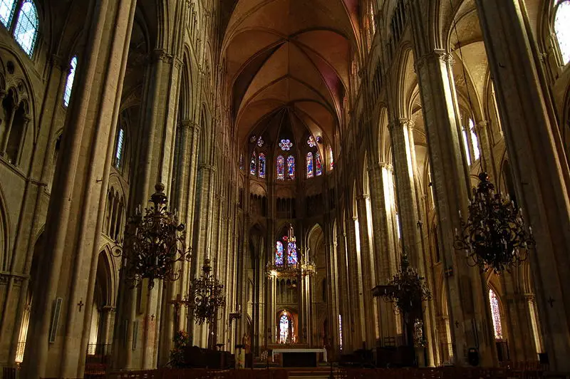 File:Cathedrale bourges interieur.JPG