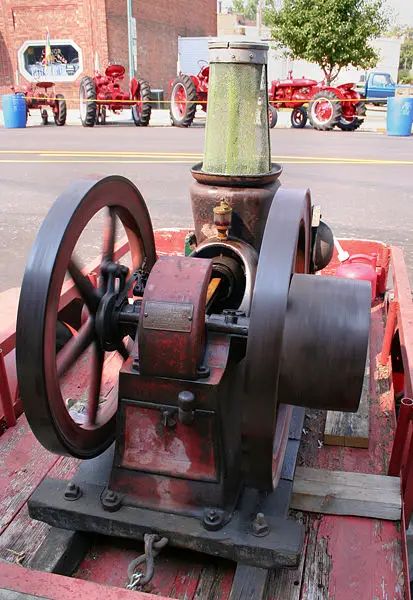 File:Moore-single-cylinder-gasoline-engine.jpg