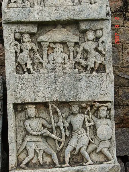 File:Arasikere Ishwara temple Herostone.JPG