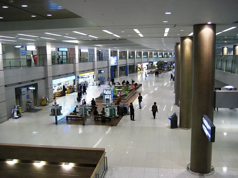 File:Korea-Incheon-International-Airport-Arrival-lobby-overview.JPG