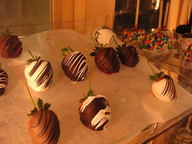 File:ChocolateCoveredStrawberries.jpg