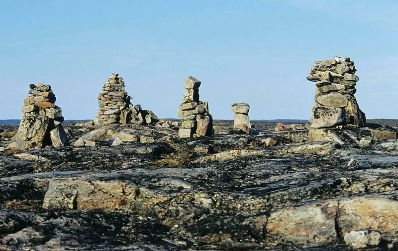 File:Inuksugalait Foxe-PI 2002-07-26.jpg