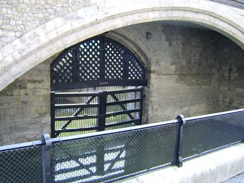 File:Traitorsgatelondon.jpg