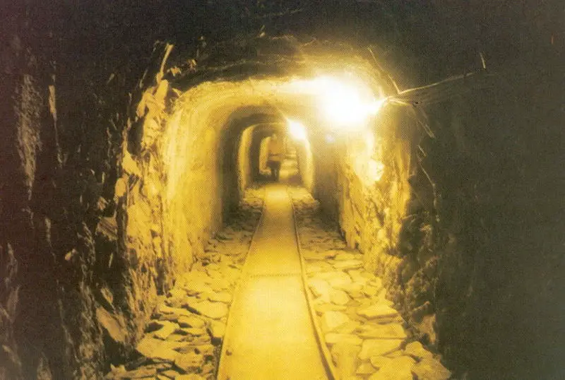 File:Bergwerk-fell-hoffnung.jpg